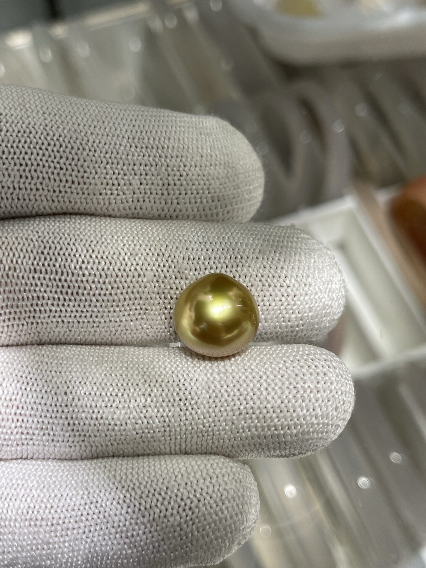 24k小金坨，太炫彩了！！ 藏品色13.72mm浓金绿南洋金珠裸珠图片