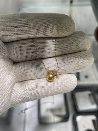 茶浓金7～8mm南洋金珠平衡木吊坠 18k天然钻石镶嵌