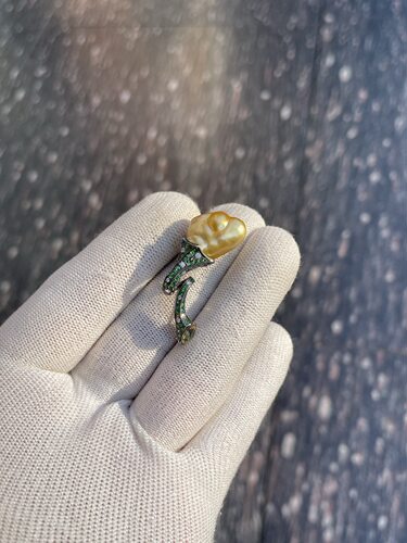 浓金金珠keshi款胸针 18k彩色宝石镶嵌，黑金点缀尺寸约40x15mm