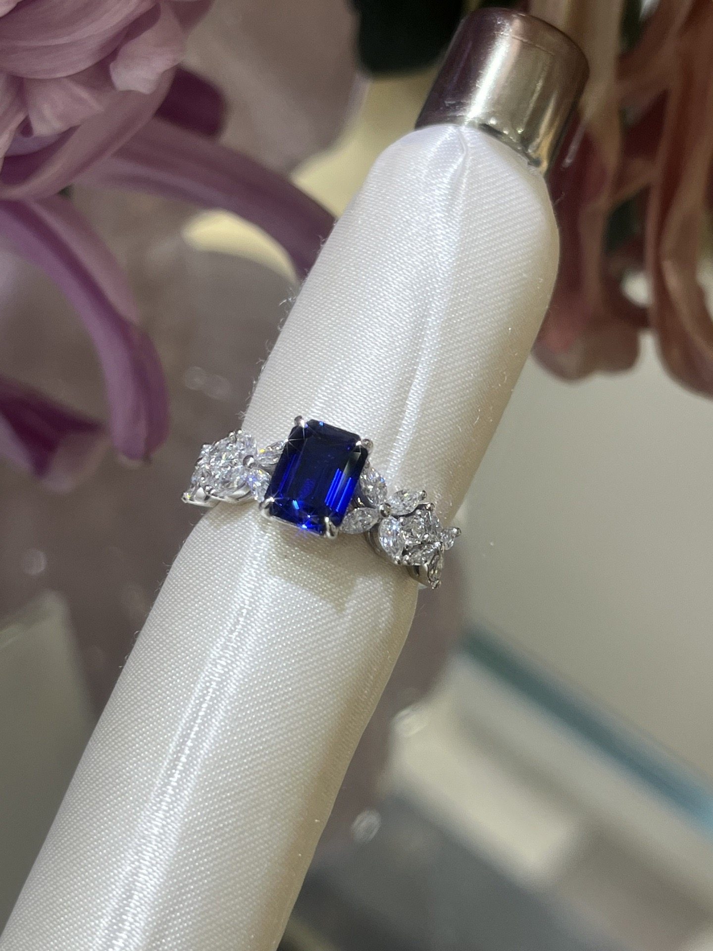 培育皇家蓝2.18ct，培育钻石d0.68ct 戒指pt950镶嵌