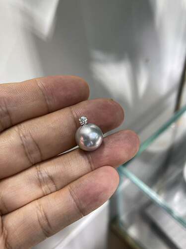 正圆，浅色13.1mm大溪地铂金灰 18k莫桑钻石镶嵌