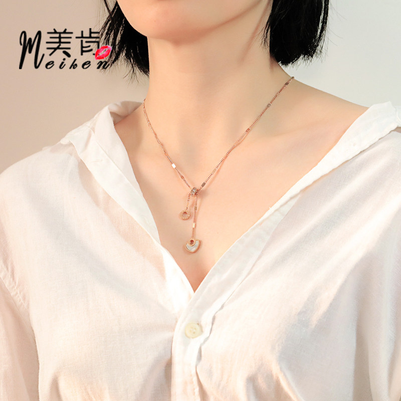 美肯韩版18k玫瑰金钛钢蝴蝶项链女心形白贝壳罗马圆圈镶钻锁骨链