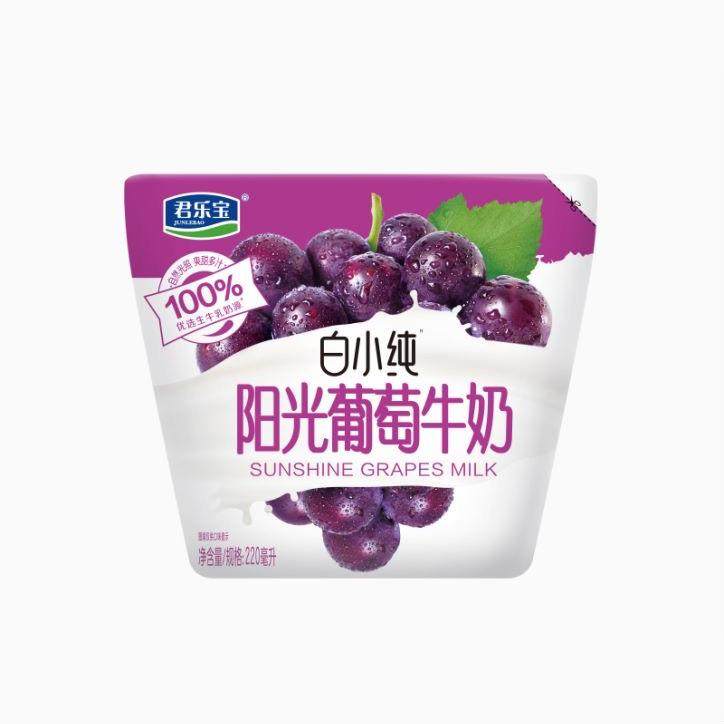 君乐宝白小纯草莓香芋葡萄黑巧牛奶常温袋装早餐奶220毫升10袋