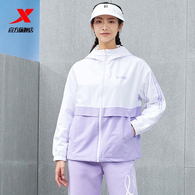 XTEP 여성 자켓 2024 봄 가을 새로운 대비 색 짠 후드 탑 루즈 캐주얼 긴팔 자켓 여성 의류