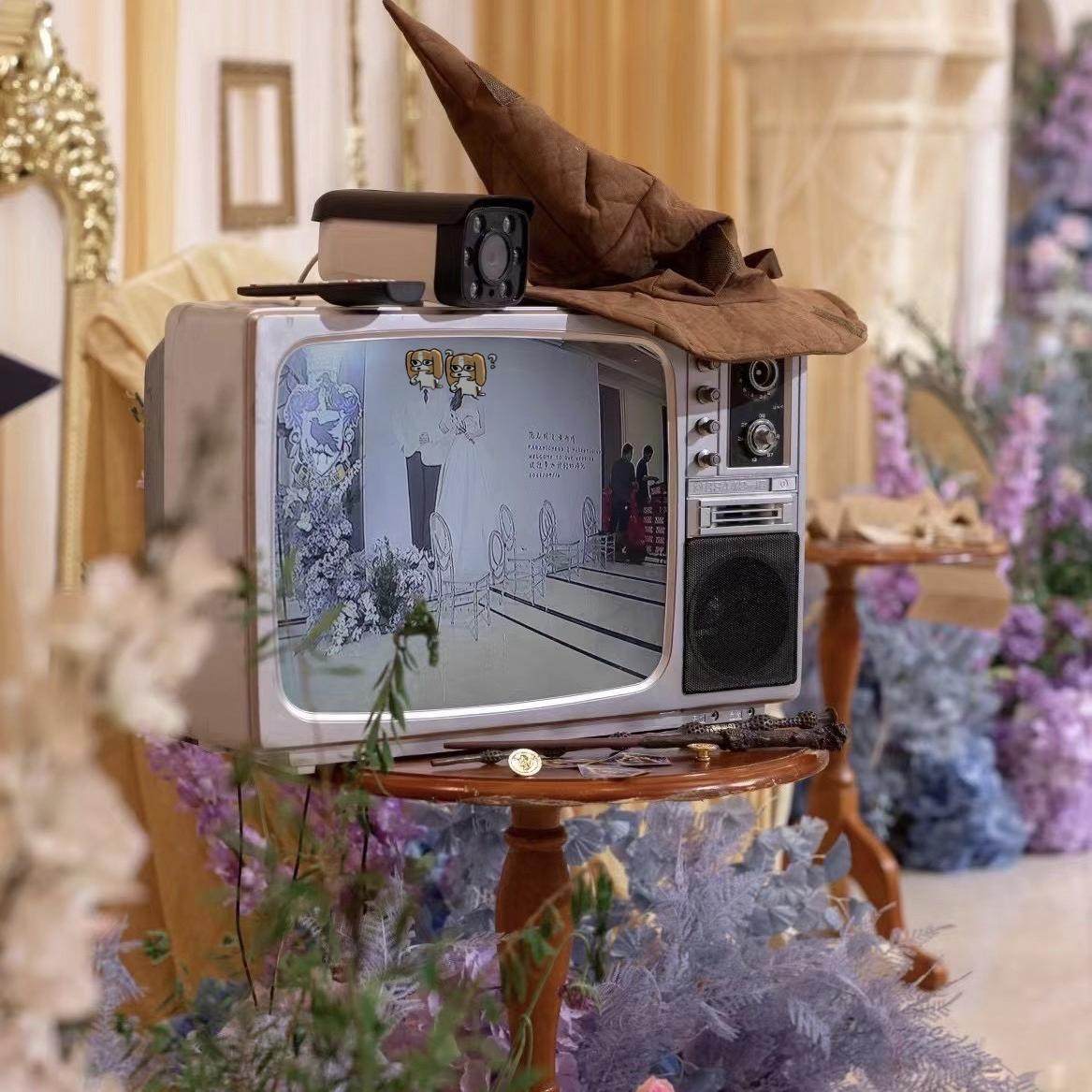 老式黑白电视机改液晶屏播放接摄像头婚礼展览橱窗展示拍照打卡