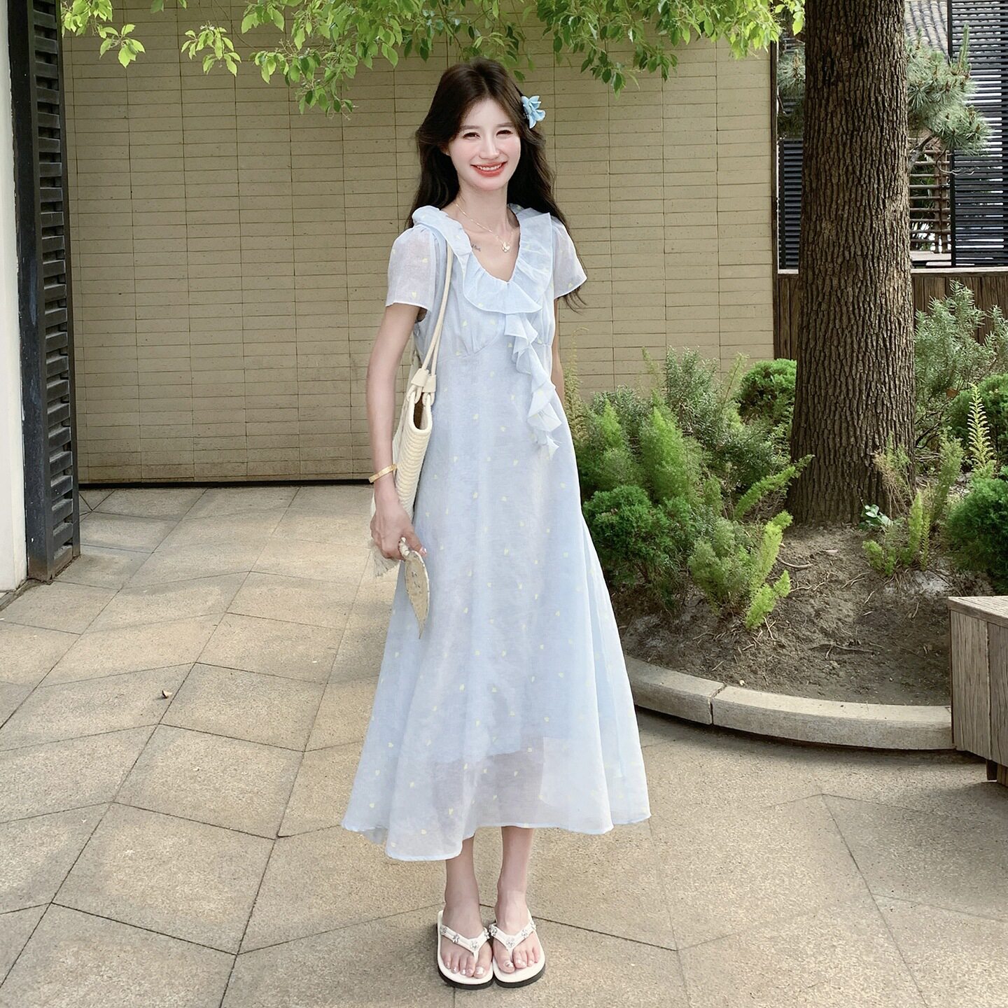 浅蓝色链接法式V领边连衣裙女2026夏季新款绝美温柔气质显瘦长裙