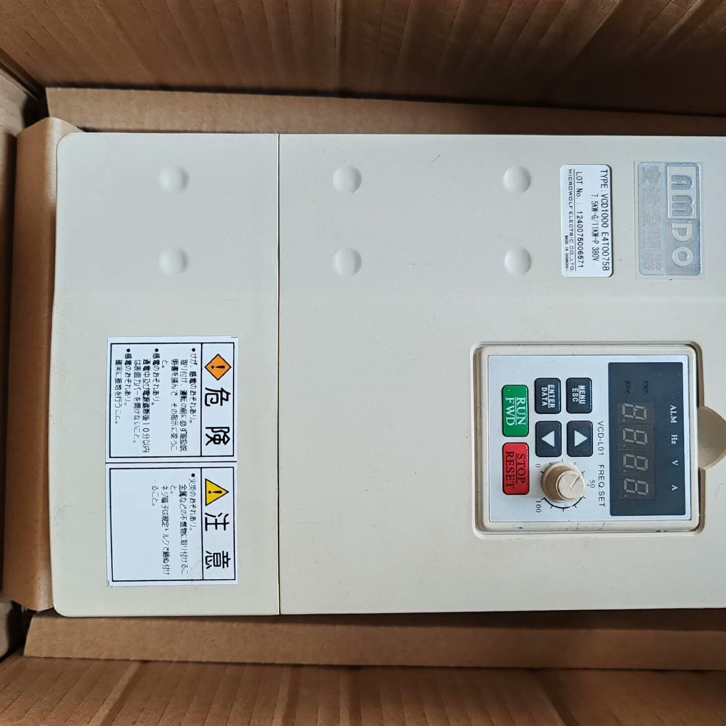 安达变频器VCD1000 E4T0075B   7.5k