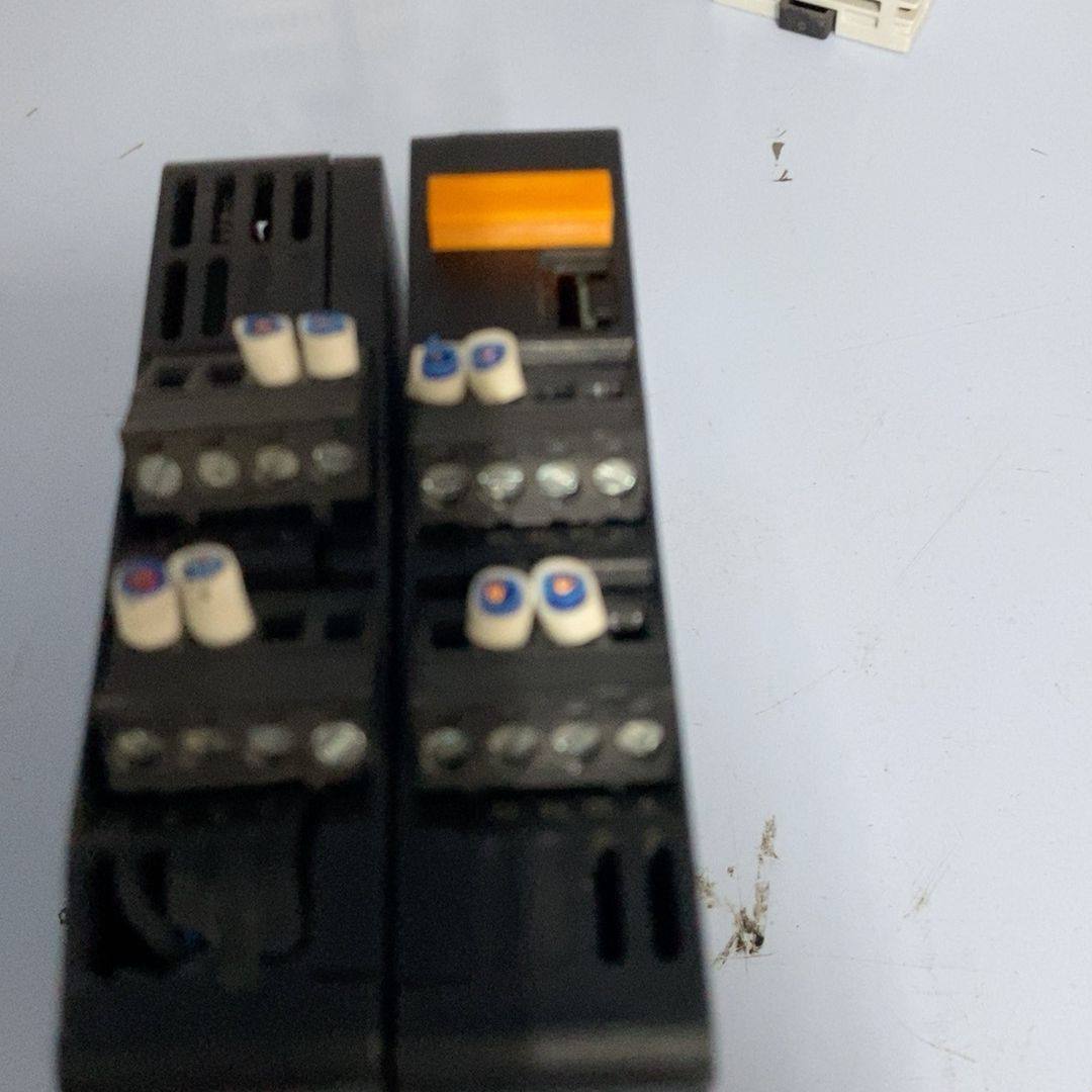 奥托尼克斯温度模块 TR1D-T4CC 现货两台 有点磕