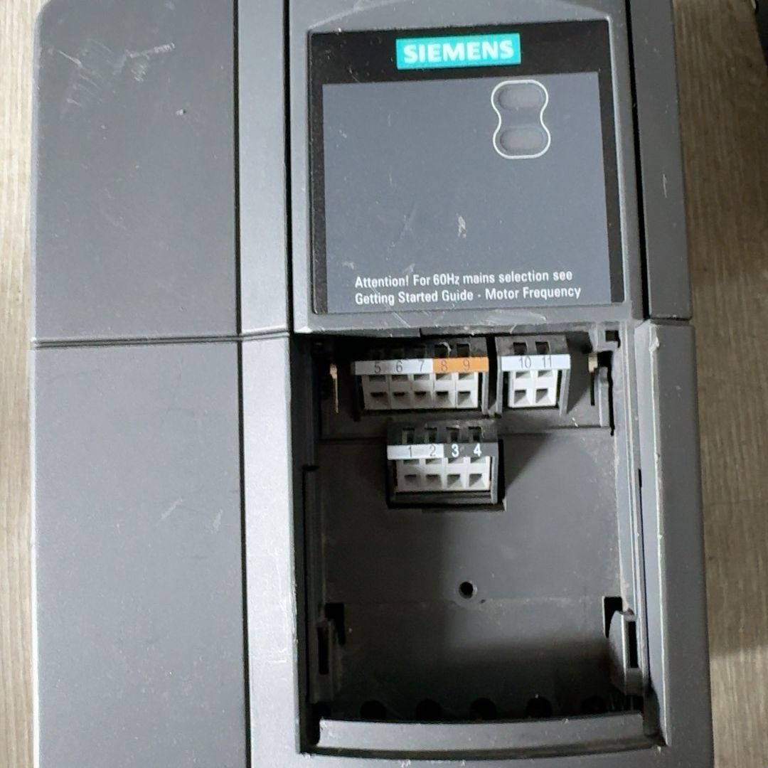 变频器2.2KW 6SE6420-2UD22-2BA1