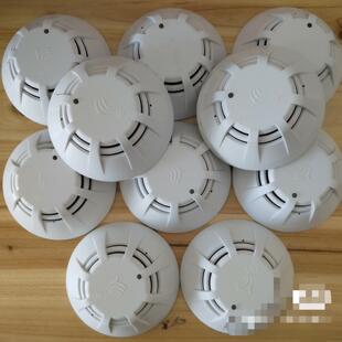 北大青鸟JBF4101。4100,5100烟感。成色好带底座