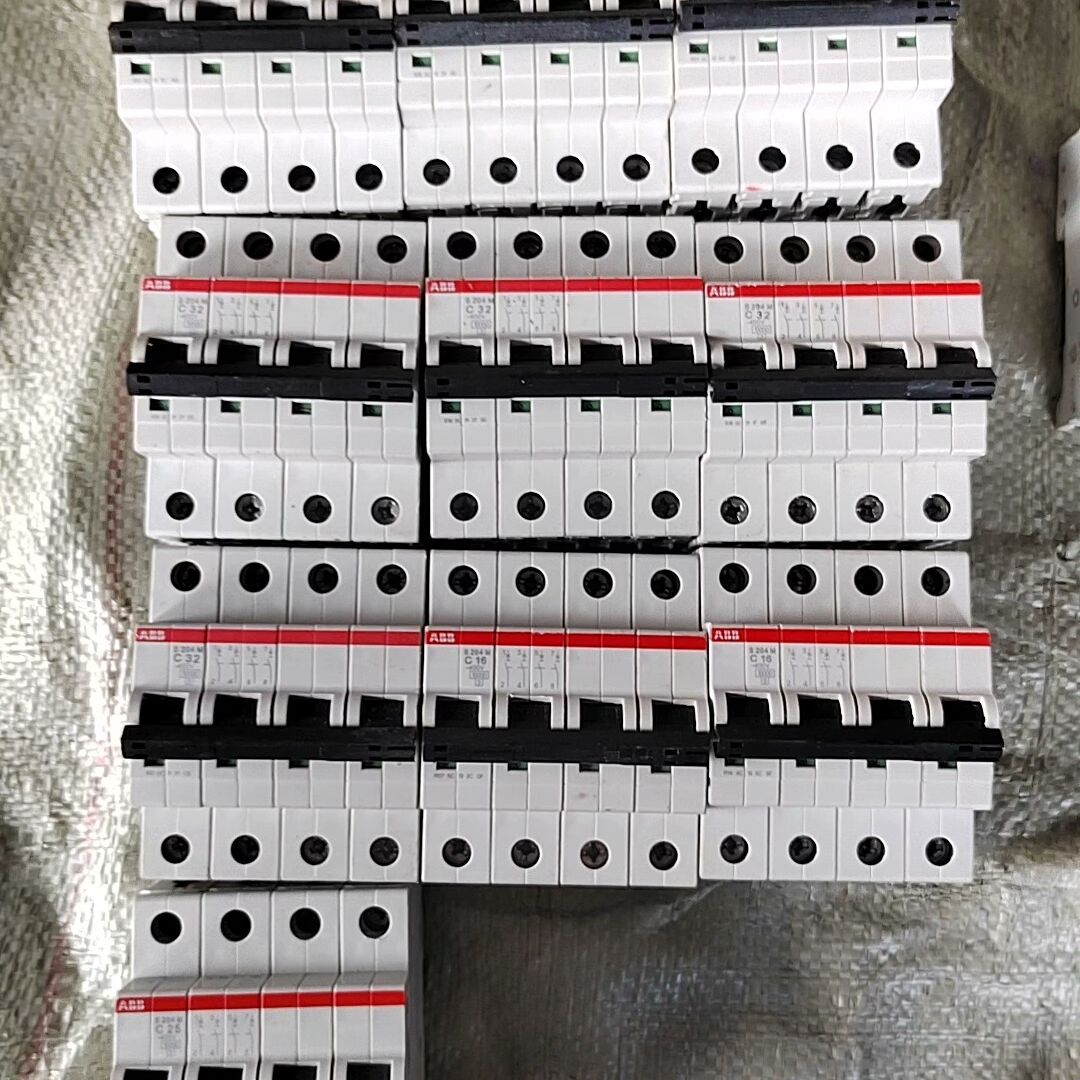 断路器S204M C16  S204M C32 还