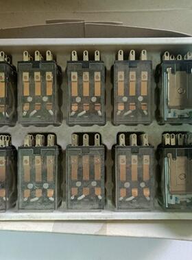 小型电磁继电器 JZX一22F（D）3Z 24VDC。有