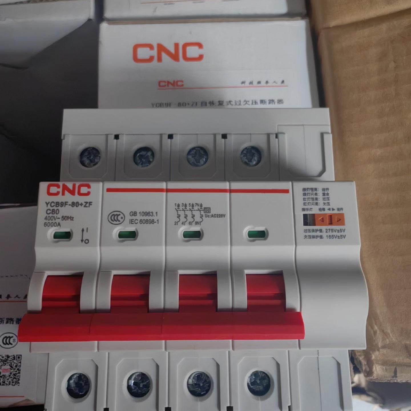 自恢复式过欠压断路器。4P80A 有96只