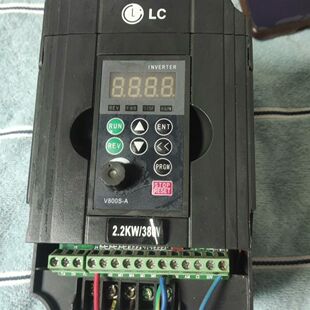 LC菱川变频器 004 型号LCV800一H一4T0022G