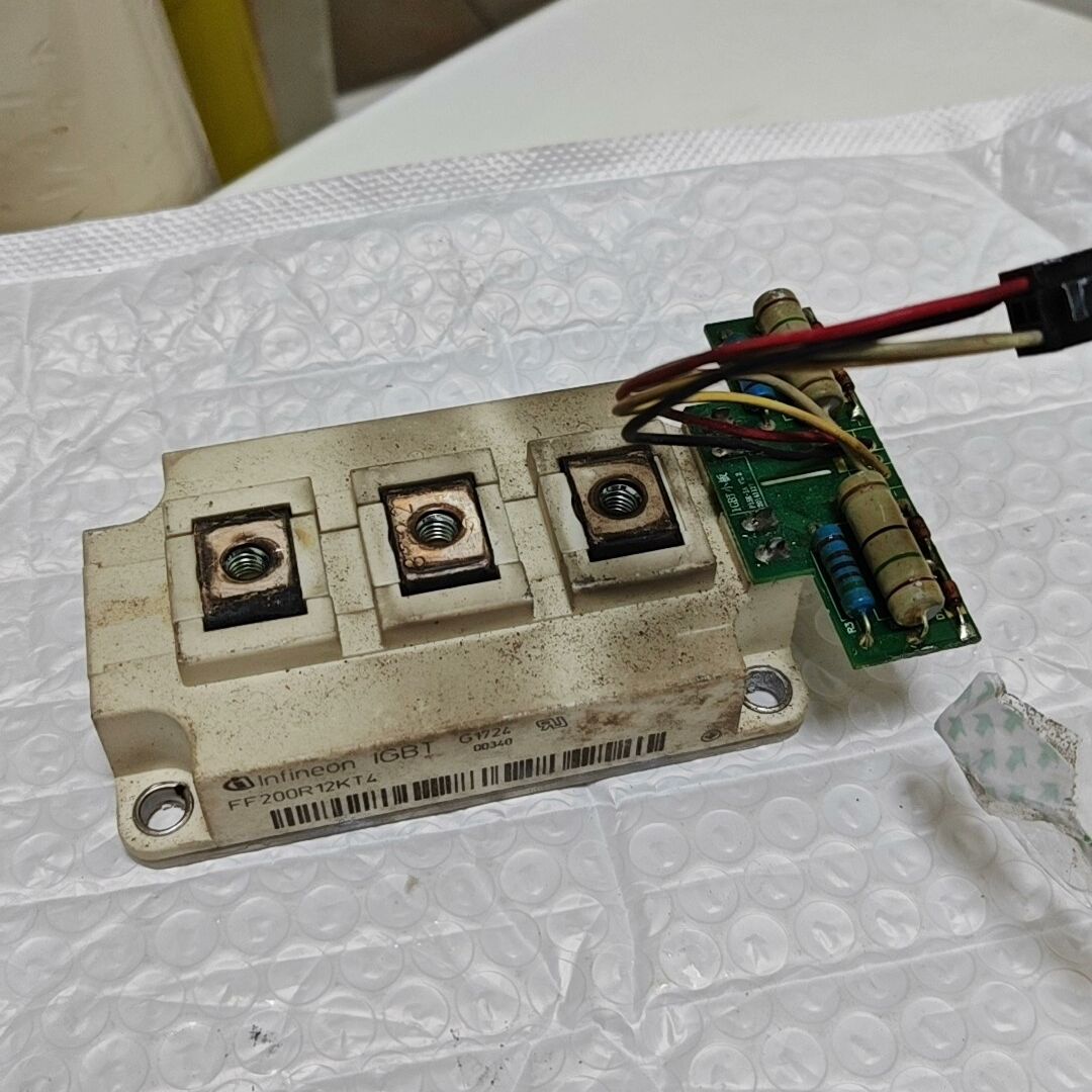 英飞凌模块，FF200R12KT4 。