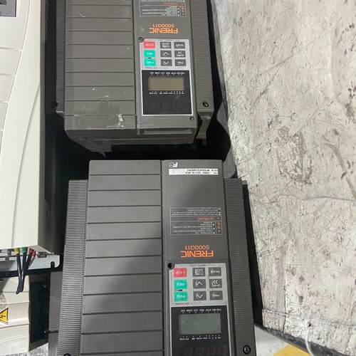 变频器7.5KW变频器  拆机  成色漂亮 如图