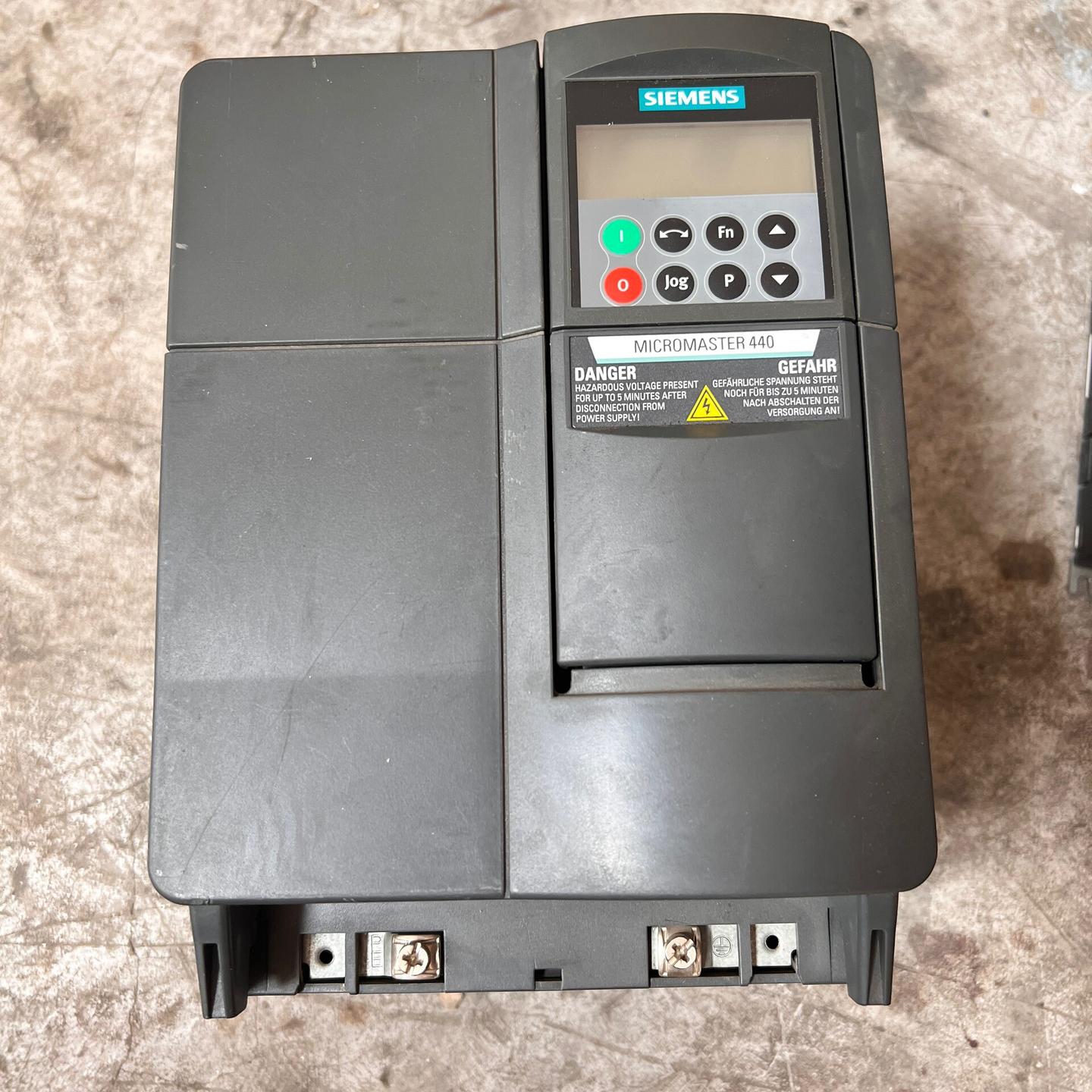 变频器 6SE6440-2UD27-5CA1 7.5K