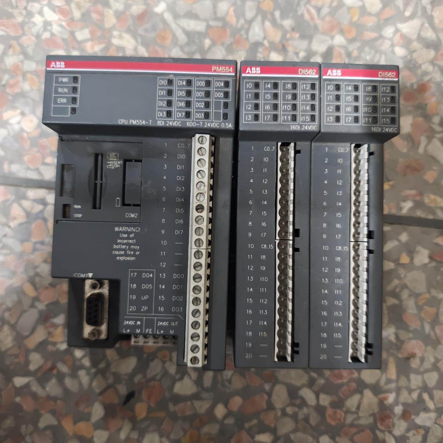 PLC 控制器 型号 PM554-T 和 DX562