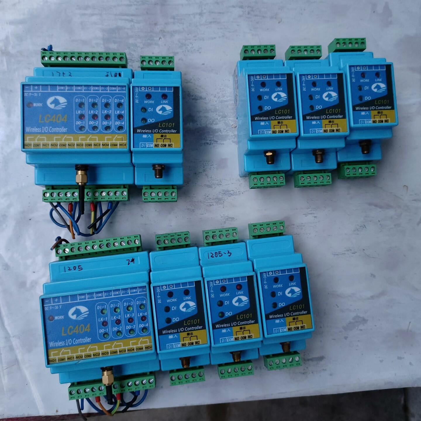 小马无线开关量传输模块 LC404 二只 其中一只底部卡扣处