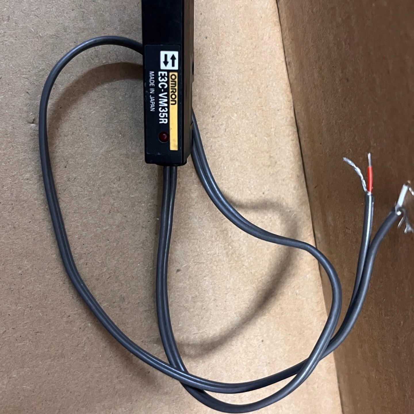 日本光电传感器 型号E3C-VM35R 线长20-