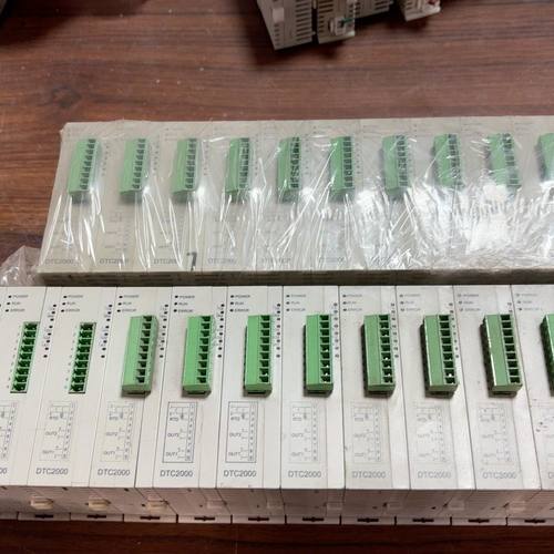 台达温度控制器DTC2000V 成色如图 现货2