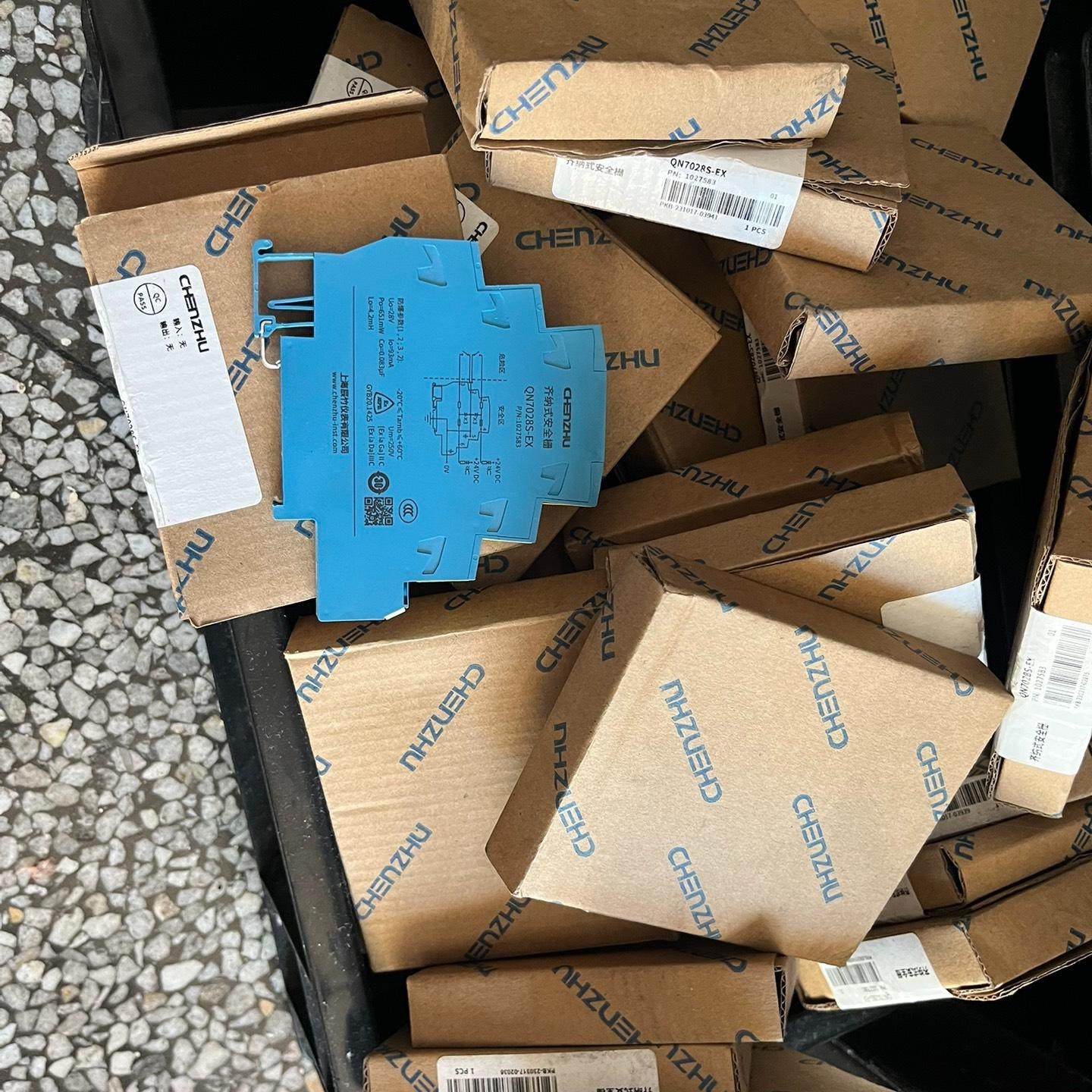 上海辰竹齐纳式安全栅 QN7028S-EX 实物拍摄。8