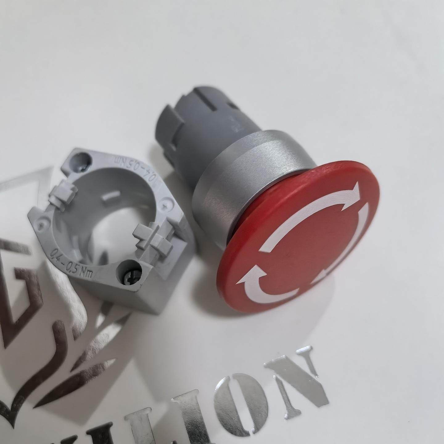 库存EAO急停开关模块704.075.2+704.950.5