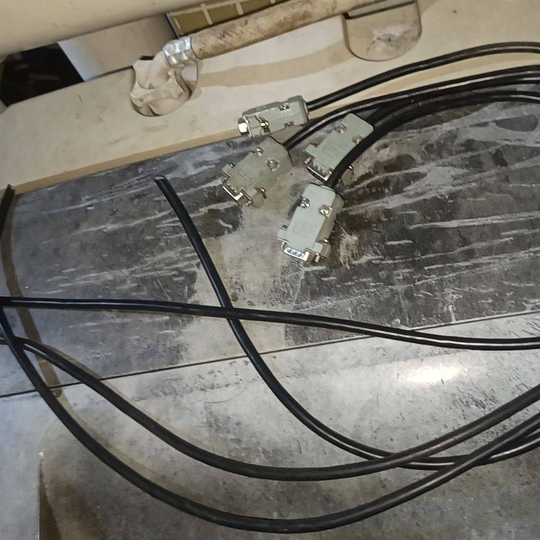 23四条DB9插头 注意线是8芯。