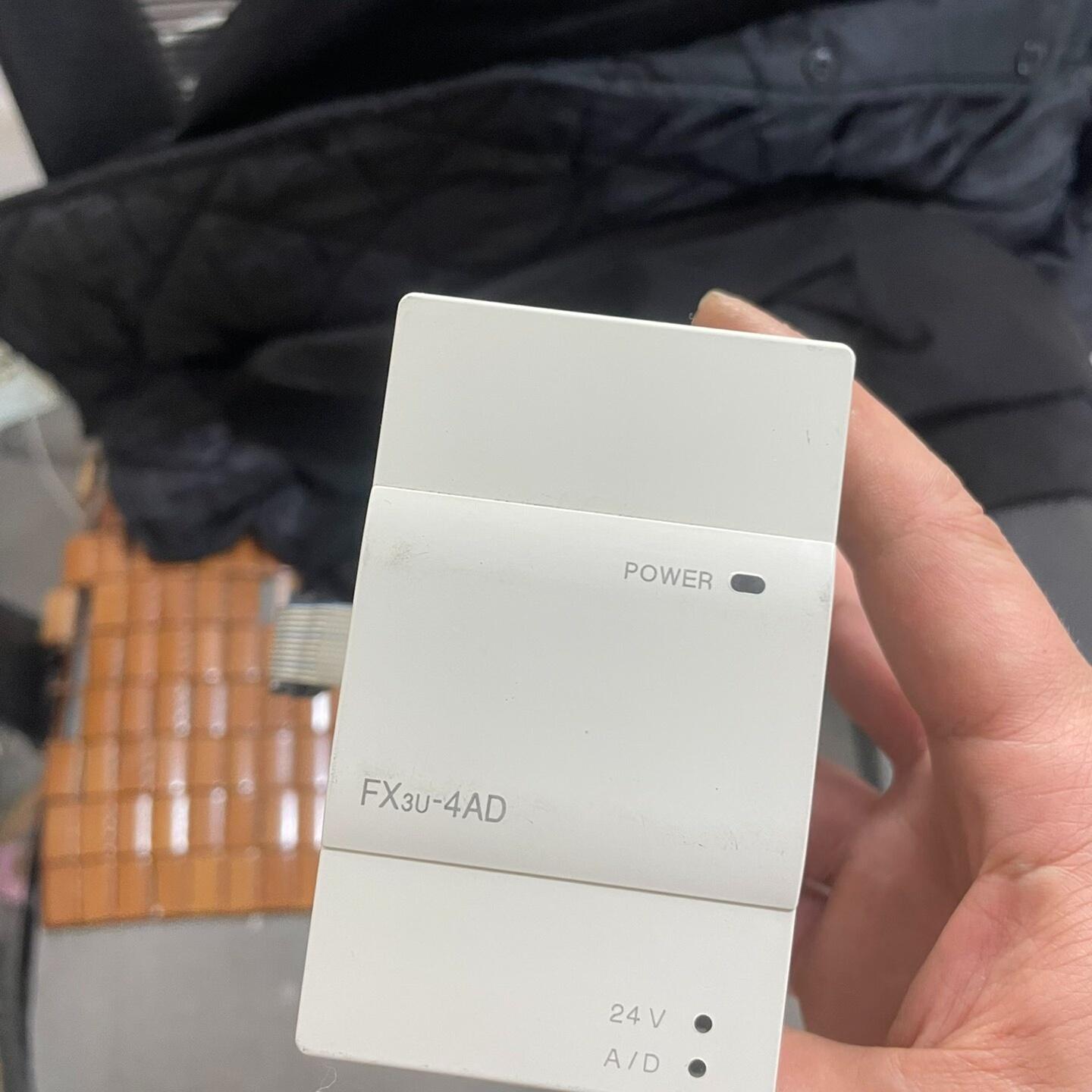 PLC FX3U-4AD 成色如图 功能包好 330