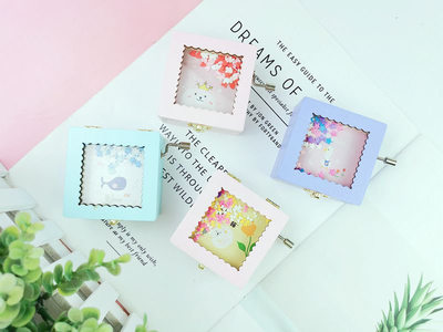 炫彩手摇木质音乐盒可爱木制贴片音乐盒学生创意礼品生日礼物