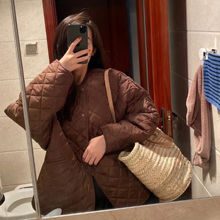 北欧小众23春季新马鞍棕色菱格棉服前短后长短款圆领棉服外套女