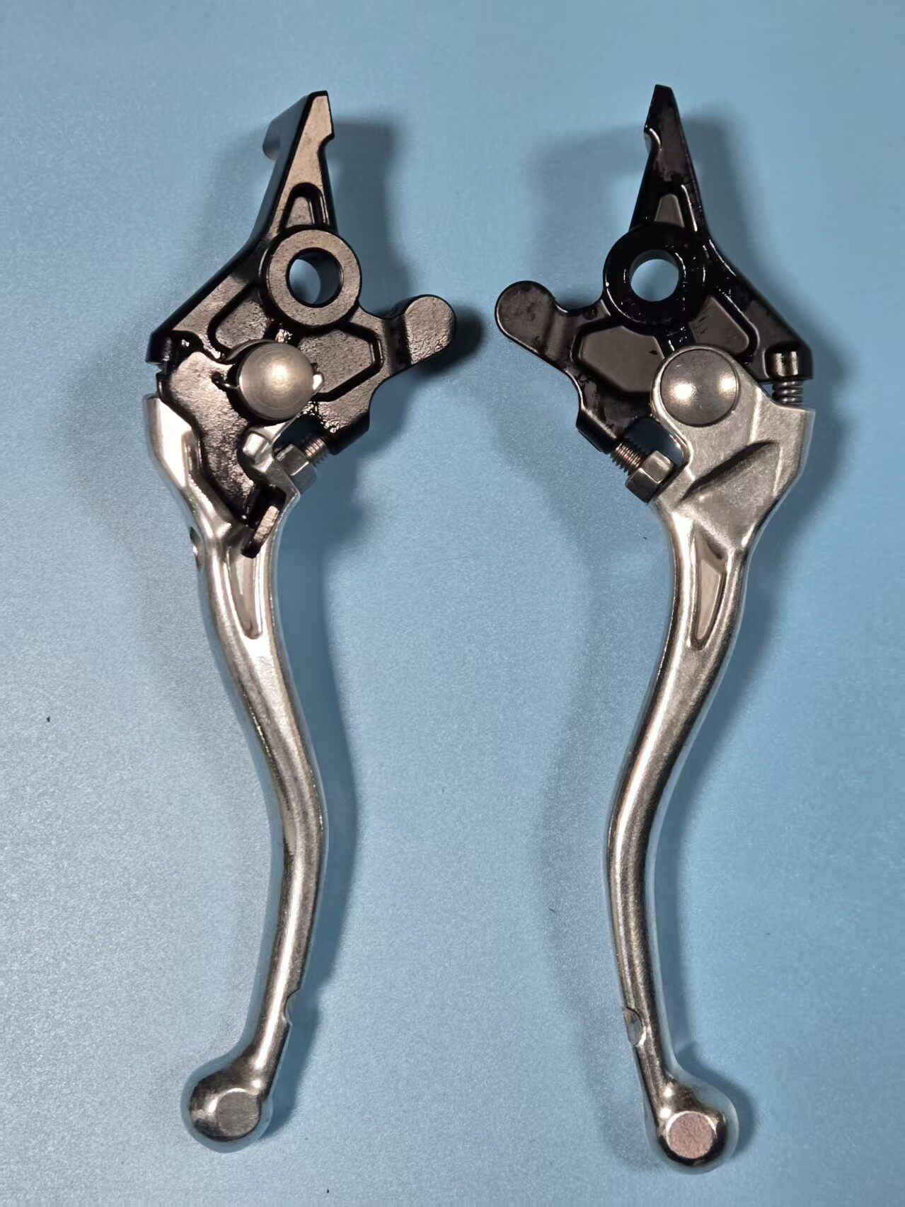 适用虬龙极蜂刹车上泵牛角极蜂左右刹车手柄极蜂刹把  前刹手柄