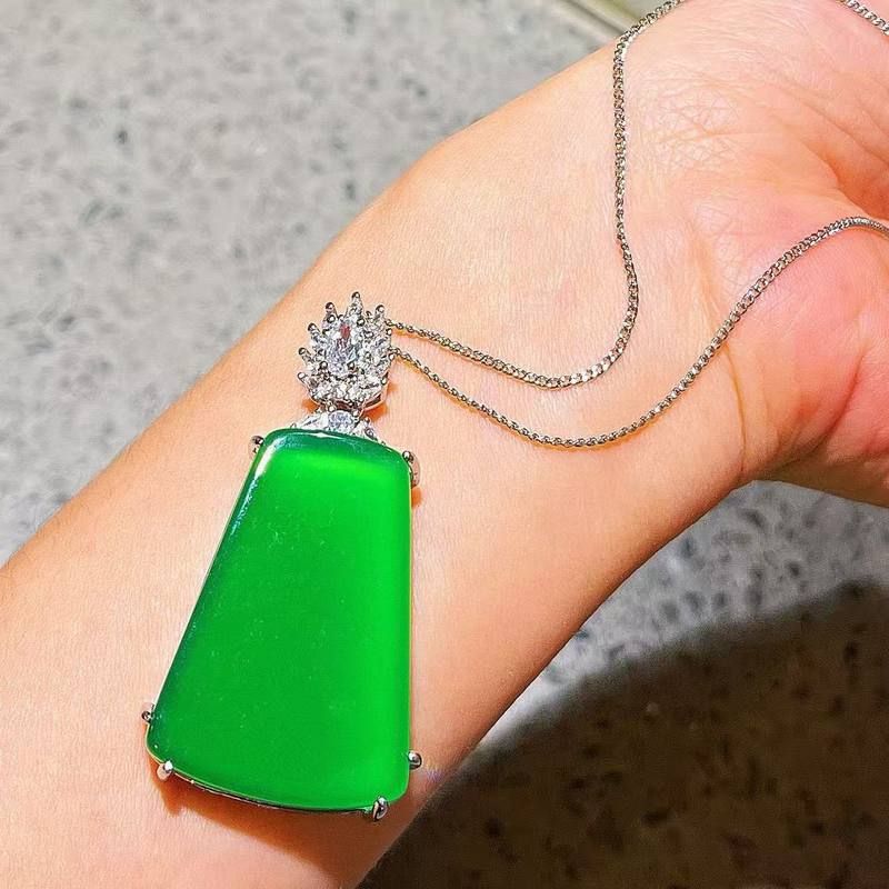冰透起光高品质帝王绿绿玉髓玛瑙无事牌大吊坠送链子绿色项链复古