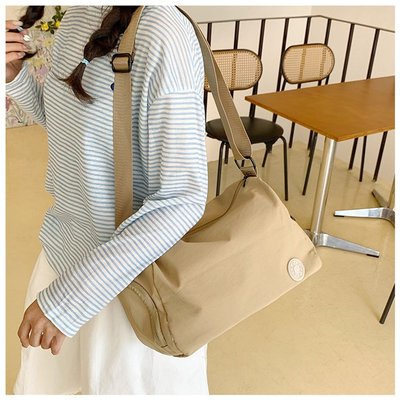 2025秋季新款通用款女包2025年夏季斜挎包款2均码款1其他拉链尼龙