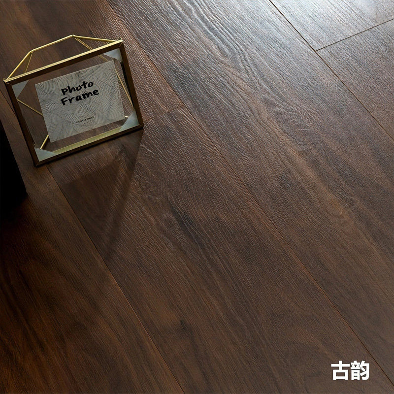设计师款胡桃浮雕强化复合木地板