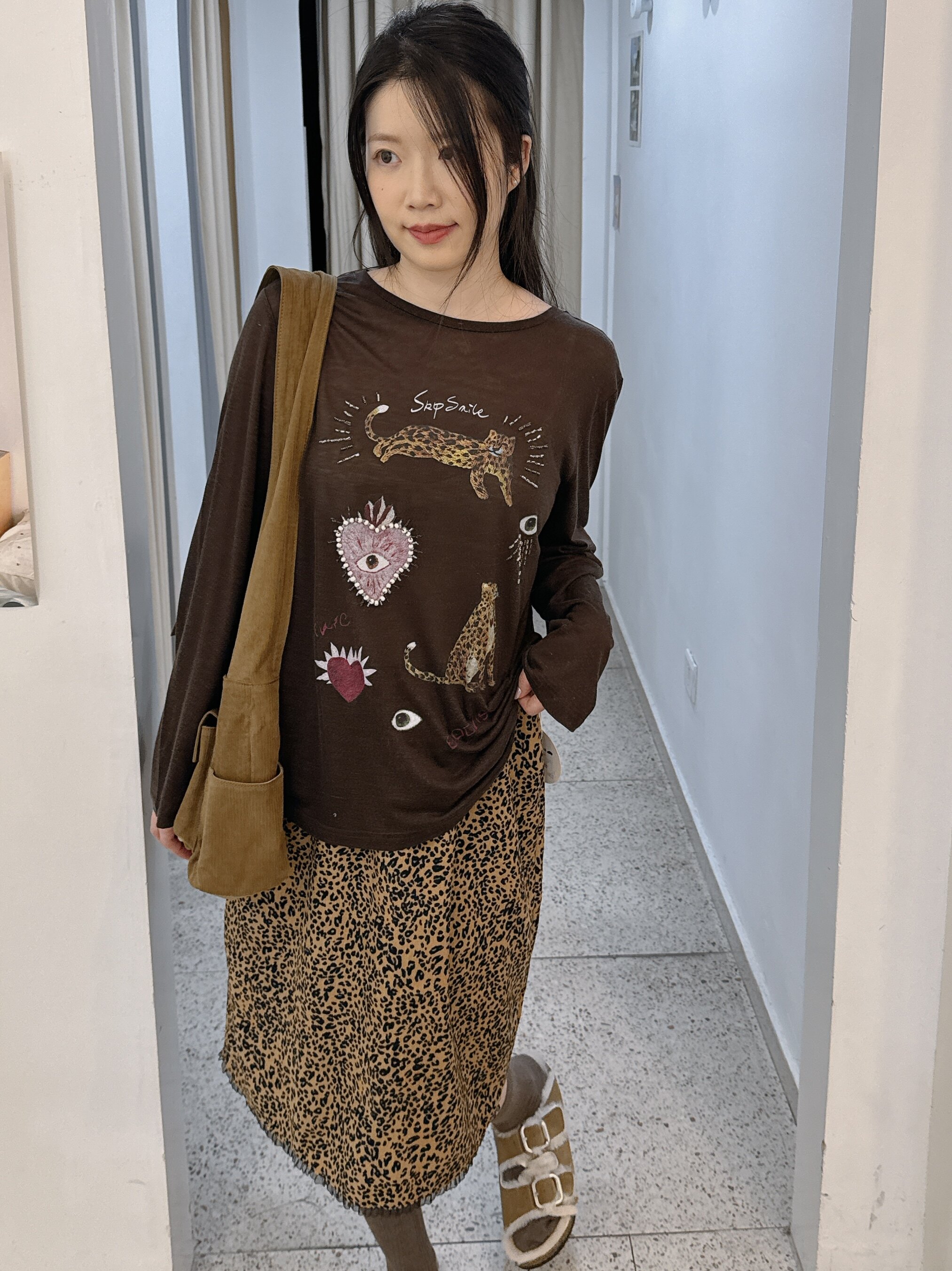 特价  不退不换重工 2025年秋季豹子爱心襄珠手工咖啡长袖T恤