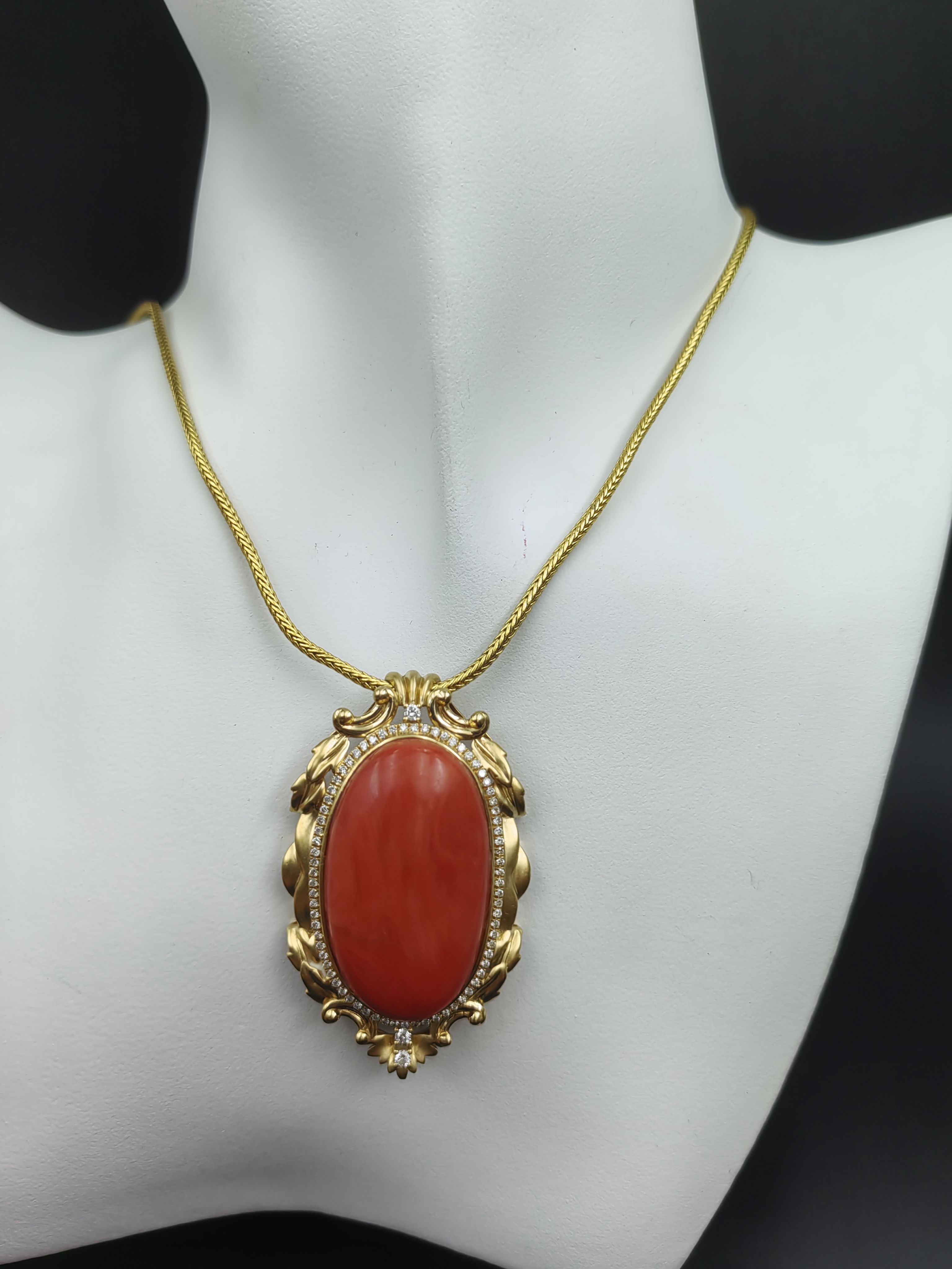 纯金镶钻大尺寸橘色珊瑚项链吊坠