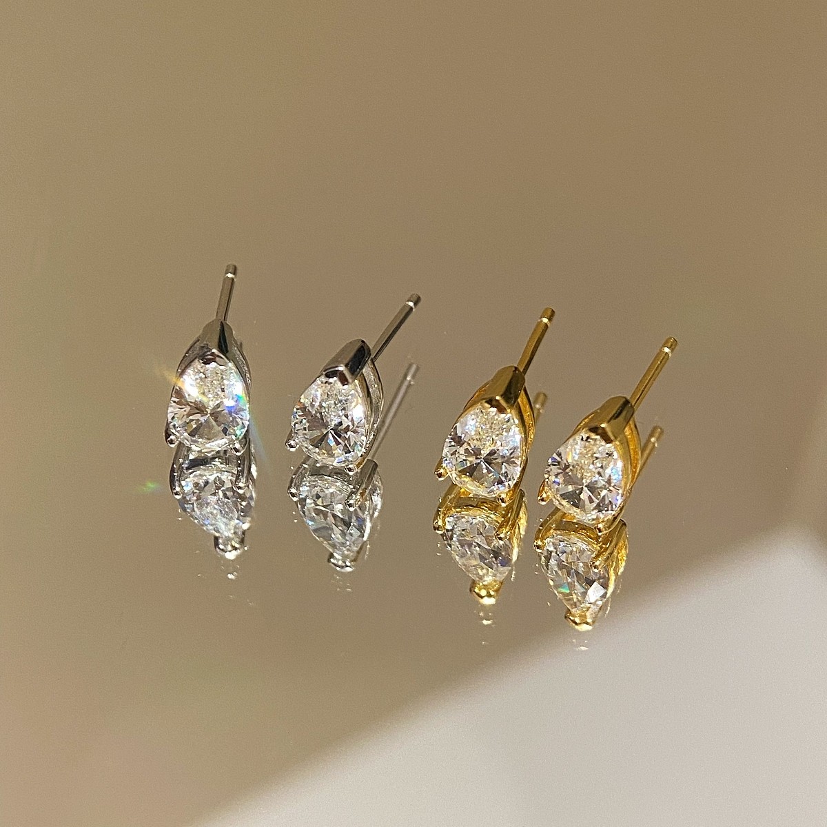 爆闪水滴单钻耳钉 1克拉G色925纯银轻奢高级感梨形简约耳骨钉小巧,饰品/流行首饰/时尚饰品新,银饰耳饰,淘宝优惠券,粉丝福利购,淘宝优惠卷