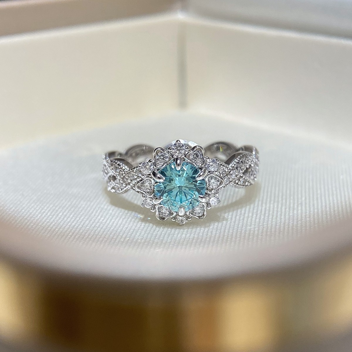 80分蕾丝边帕拉伊巴色钻戒925纯银围镶定制高碳钻轻奢高级感婚戒,饰品/流行首饰/时尚饰品新,银饰戒指,淘宝优惠券,粉丝福利购,淘宝优惠卷