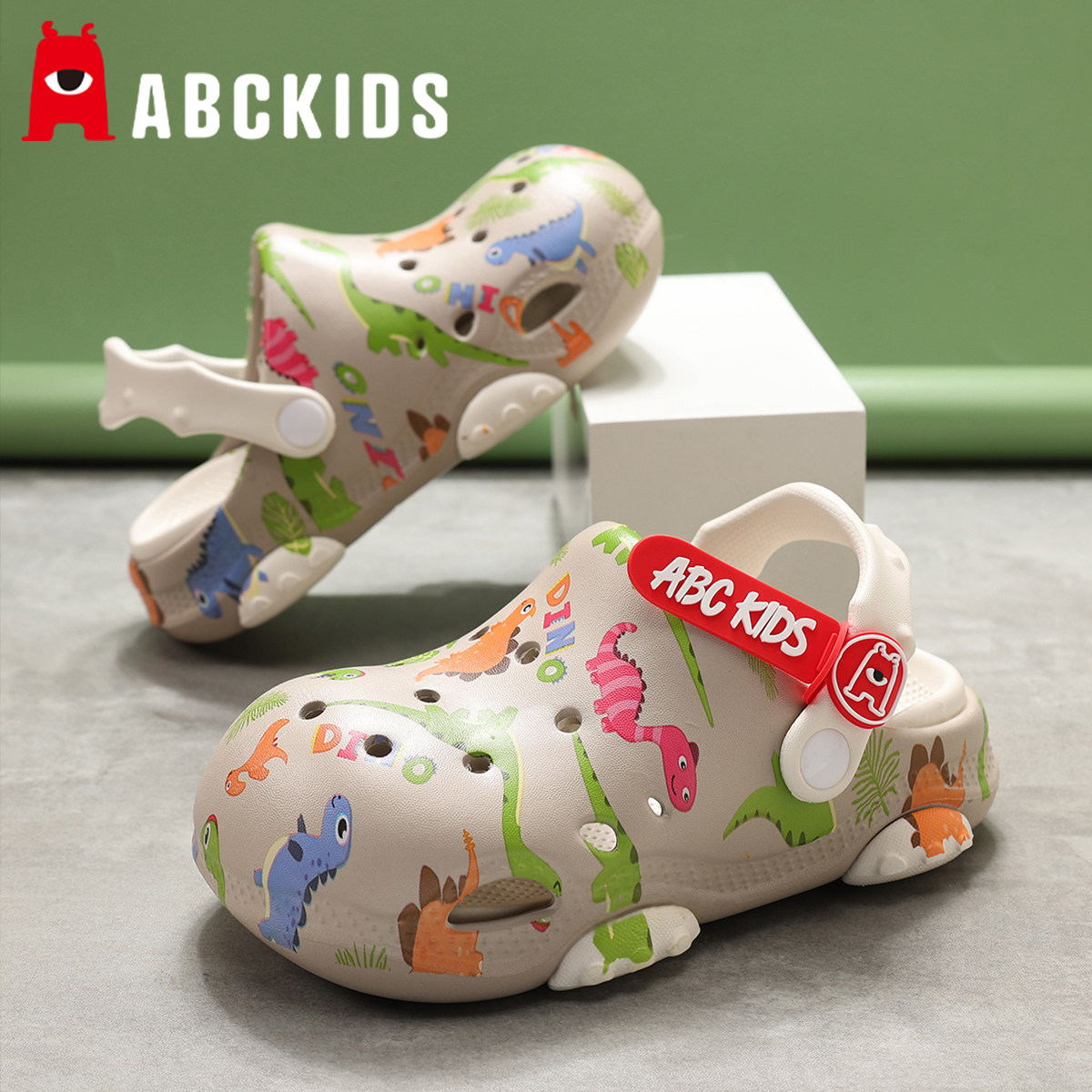 儿童洞洞鞋男童拖鞋户外夏季新款软底男孩女童2026大童沙滩鞋凉鞋