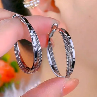 2026年新款夸张设计银色圈圈耳扣独特小众流行耳坠显脸瘦百搭耳饰