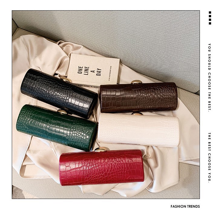 秋冬暖棕色鳄鱼纹长条法棍包