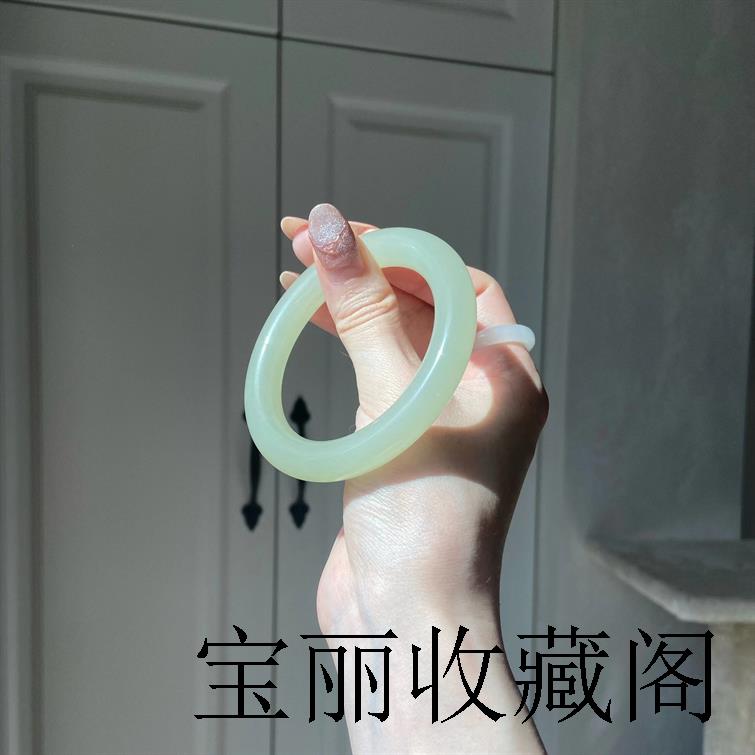 新疆和田玉晴水色女款胖圆条手镯玉石冰种民族风青白玉贵妃玉镯子