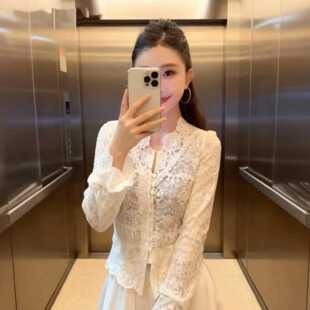 性感法式蕾丝打底衫女早秋V领百搭喇叭袖衬衫内搭上衣女士轻熟风A