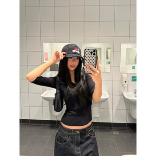 T恤女辣妹风修身 复古黑色深V领正肩纯色中袖 显瘦上衣ins 美式 F383