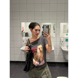 上衣女 复古设计感斜肩宽松动物印花T恤辣妹性感百搭短袖 F383 美式