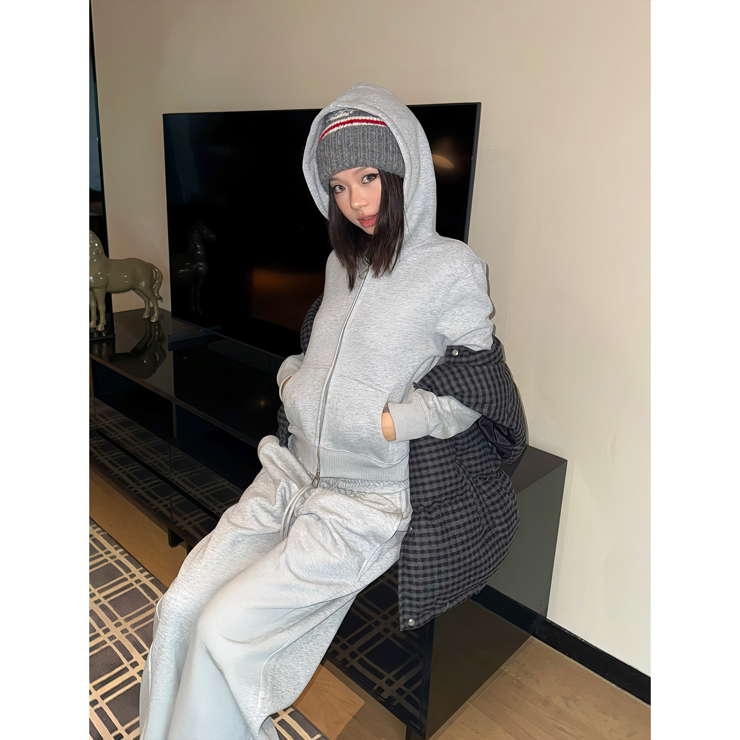 F383 美式复古短款简约显瘦连帽卫衣百搭女宽松基础拉链开衫外套