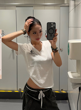 F383 2025美式复古后背字母印花V领短袖宽松休闲基础款打底衫女