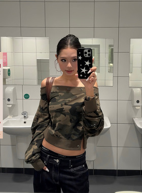 F383 美式复古水洗迷彩短款卫衣女百搭休闲设计感斜肩上衣秋冬ins