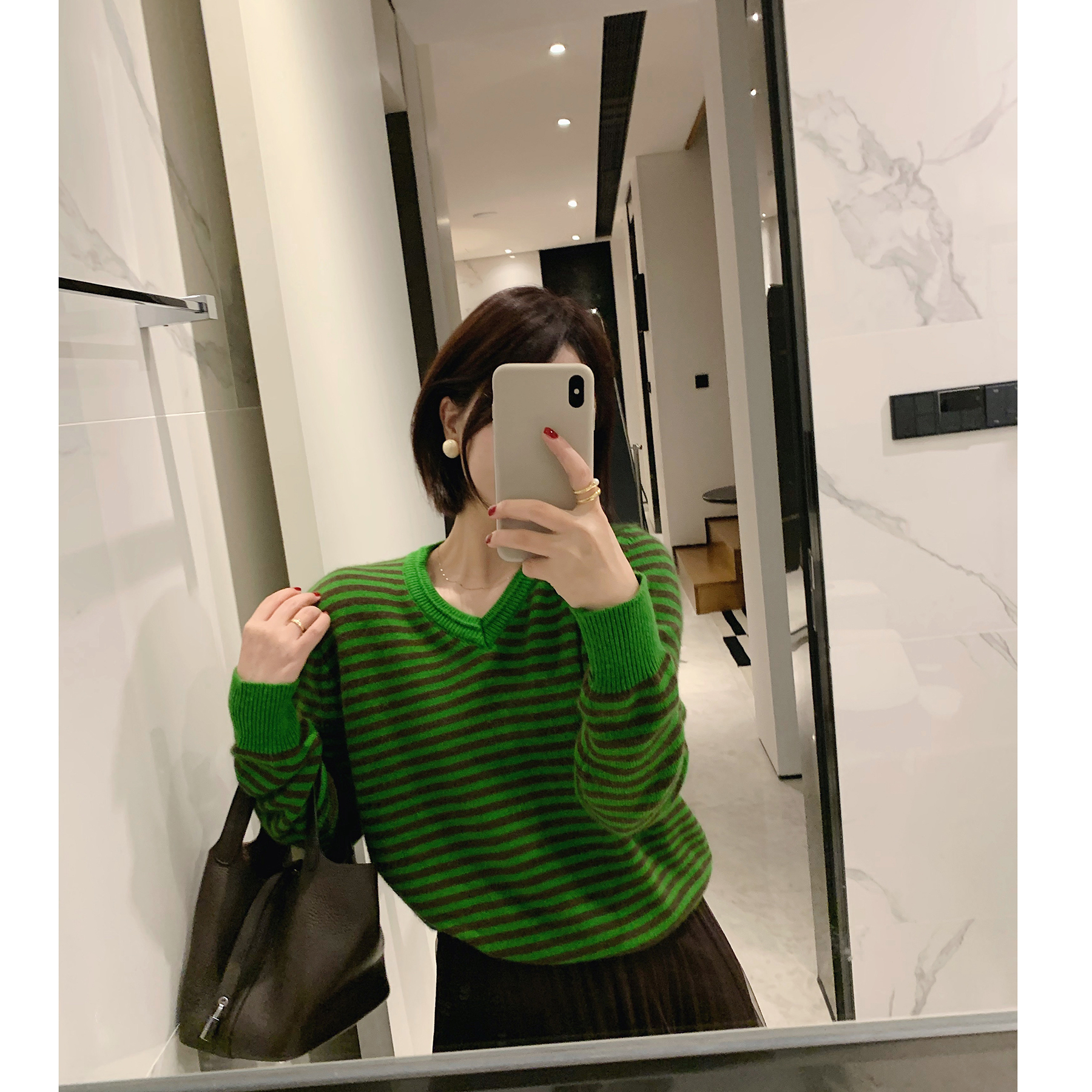 复古v领羊毛成分打底毛衣